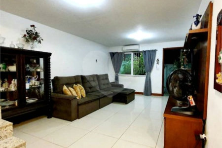 Casa à venda com 3 quartos, sendo 2 suítes, em Tijuca, Rio de Janeiro, RJ