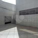 Sobrado no Jabaquara com 280m², 3 dormitórios, quintal amplo, varanda e 3 vagas de garagem.