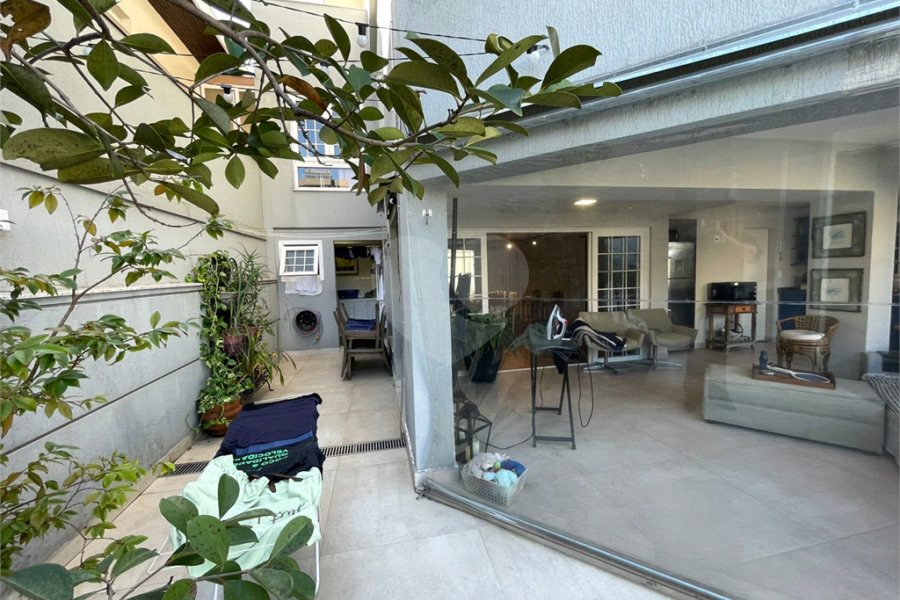 Casa à venda com 4 suítes no condomínio Fechado, São Paulo - SP
