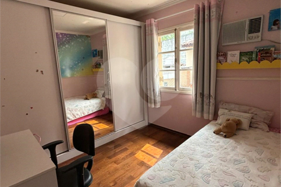 Sobrado à venda com 3 quartos, sendo 1 suíte, em Vila Albertina, São Paulo, SP