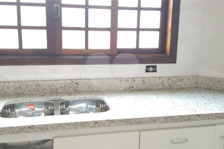 Sobrado à venda com 4 quartos, sendo 1 suíte,  em Olímpico, São Caetano do Sul, SP
