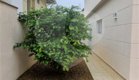 Casa à venda com 4 quartos, sendo 2 suítes,  no condomínio Casas de Windsor, São Paulo - SP