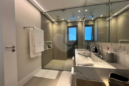 Apartamento à venda com 2 suítes em Vila Nova Conceição, São Paulo, SP