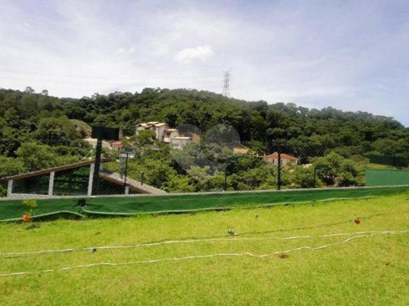 Casa à venda com 4 quartos, sendo 3 suítes, no condomínio Residencial Jardim Itatinga, São Paulo - SP