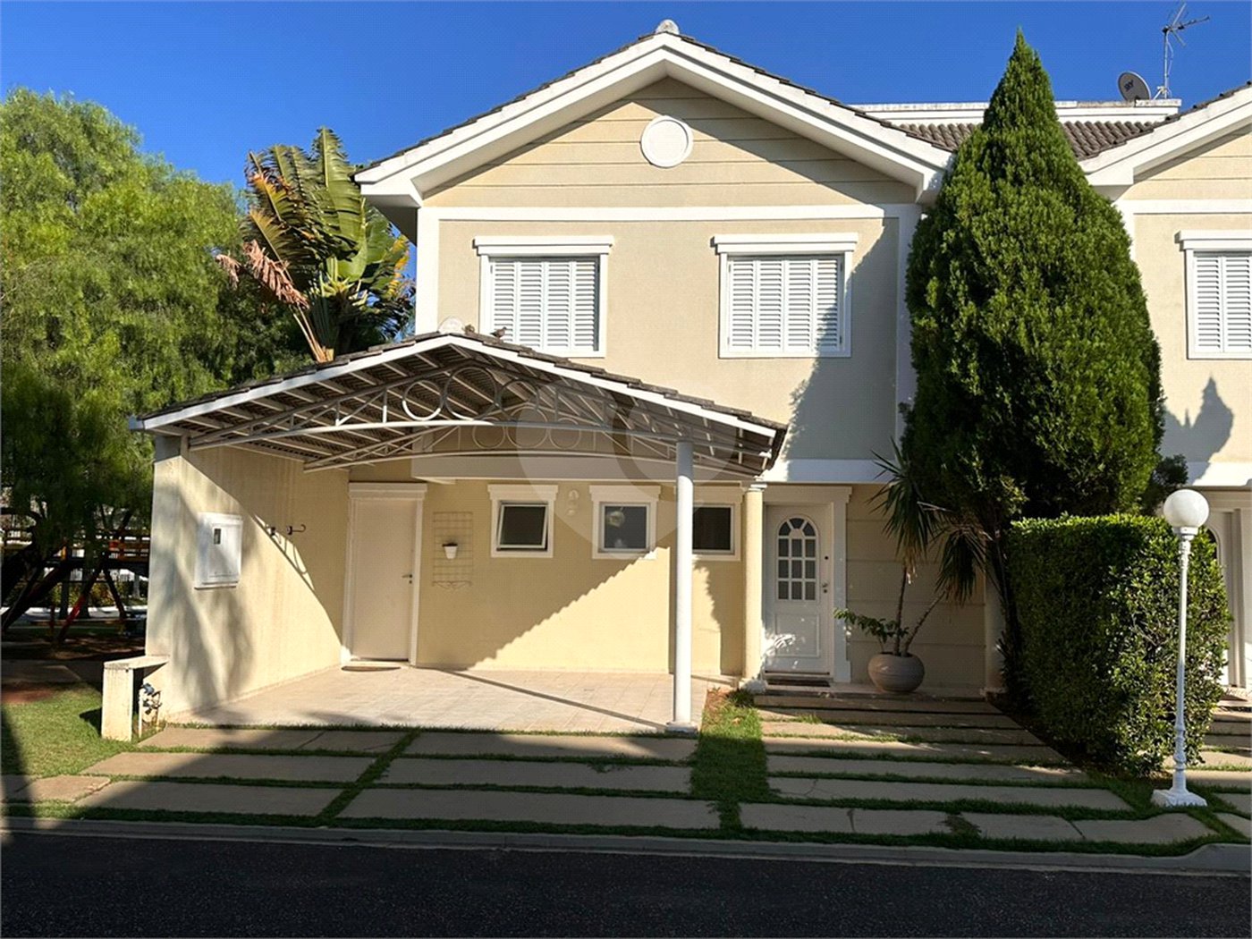 Casa à venda com 4 quartos, sendo 2 suítes, no condomínio Vila D'amalfi, Sorocaba - SP