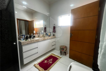 Casa à venda com 4 quartos, sendo 2 suítes, em Vila Nastri, Itapetininga, SP