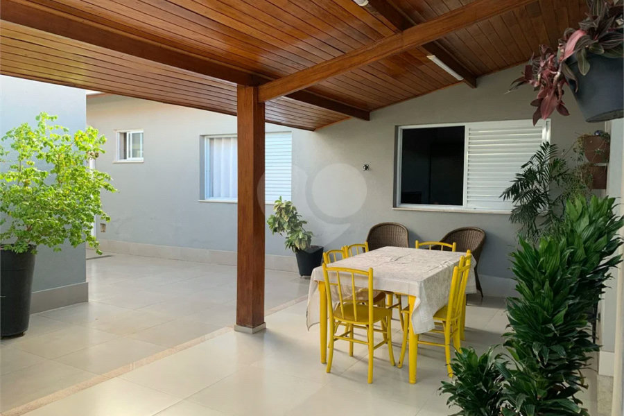 Linda Casa à Venda no Bairro Santa Rosa, na cidade de Piracicaba-SP.