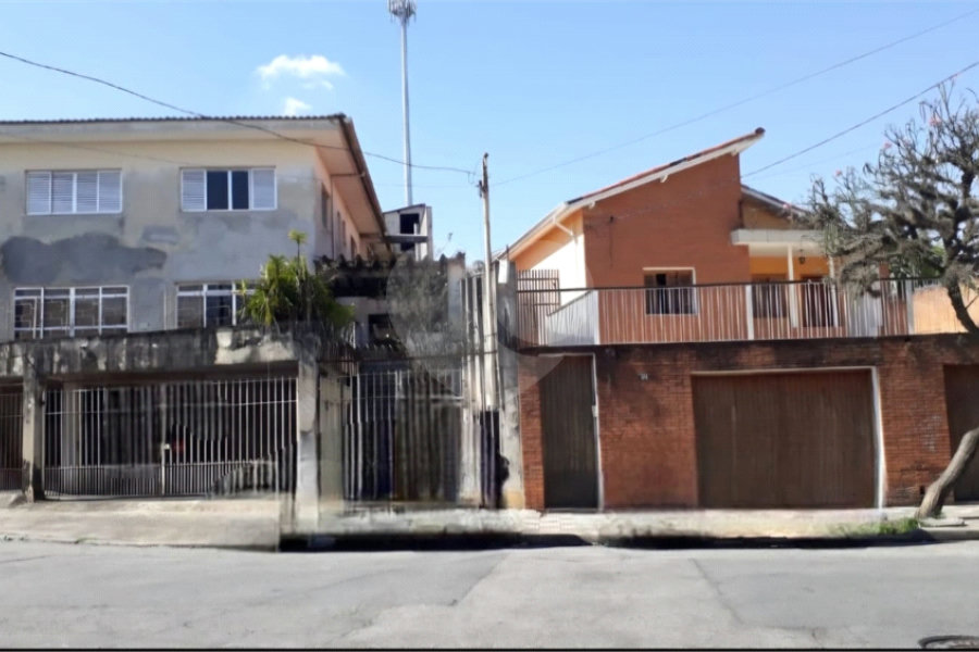 BELA CASA 274 M² C/ 3 QUARTOS 1 SALA 1 COZINHA 3 BANHEIROS 2 VAGAS Para Estacionamento coberta P/ VENDA NA V N Cachoeirinha