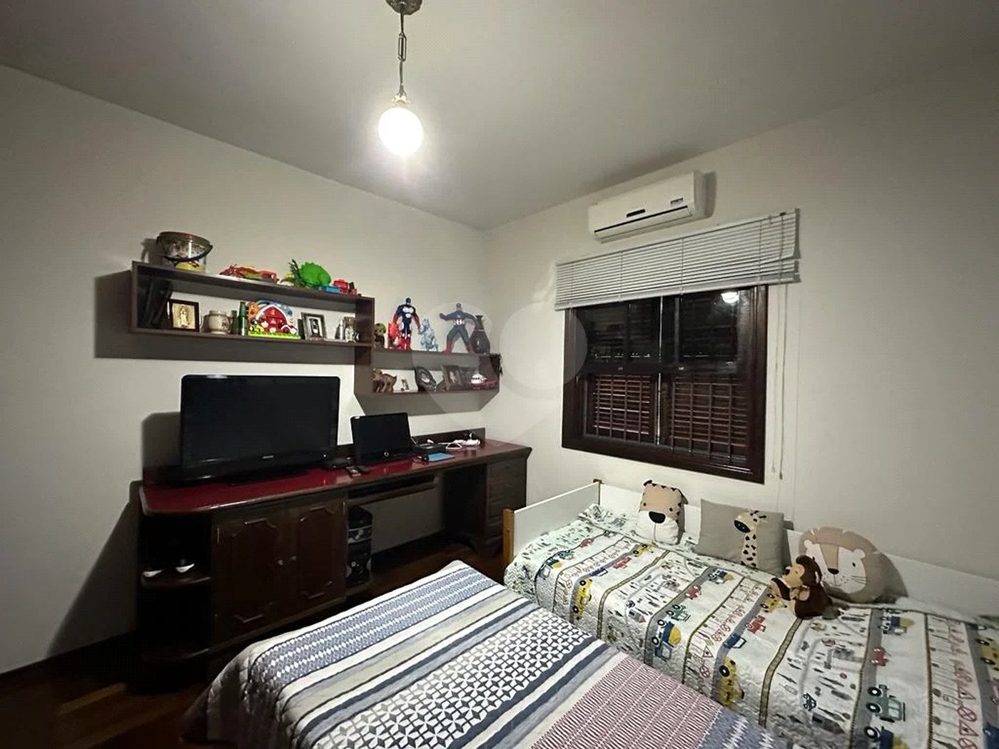 Casa assobradada à venda no bairro Nova Piracicaba, em Piracicaba/SP.