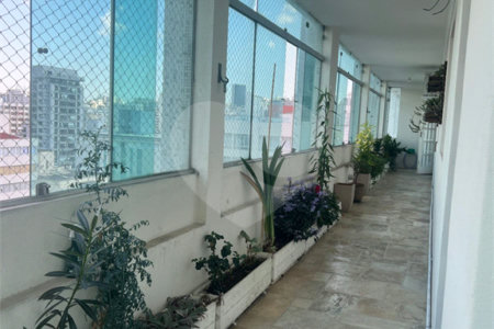 Cobertura penthouse com 486 m², 5 dormitórios e 2 vagas em ótima localização