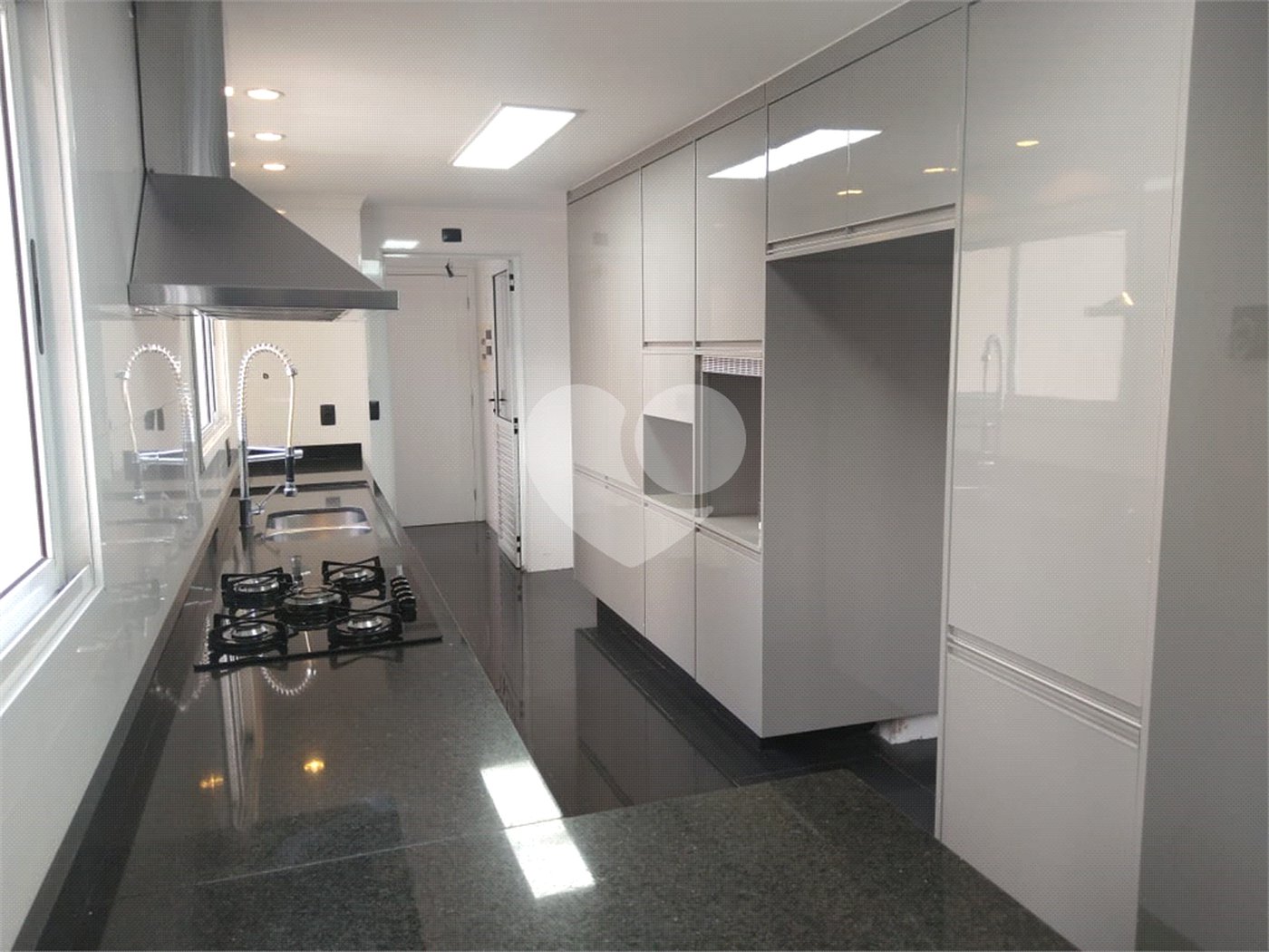 Apartamento 3 suítes, varanda gourmet, 3 vagas em Condomínio Clube na Mooca