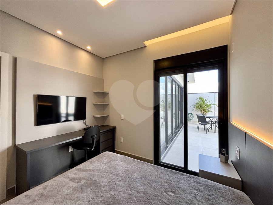 Indaiatuba - Sp - Condominio Maria Candida - R$ 2.250.000,00 - 3 suítes, sendo 1 master com closet e banheiro com duas cubas e dois chuveiros - Escritório - Piscina em Alvenaria aquecida e Hidro com Iluminação - Ar Condicionado instalado em todos os quartos, escritorio, sala e area gourmet