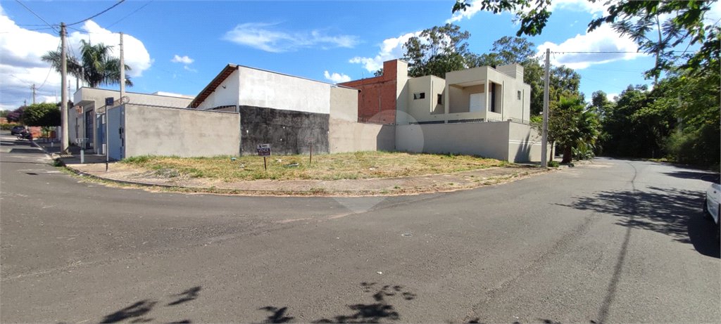 Terreno à Venda em São Carlos, no bairro Parque dos Flamboyants