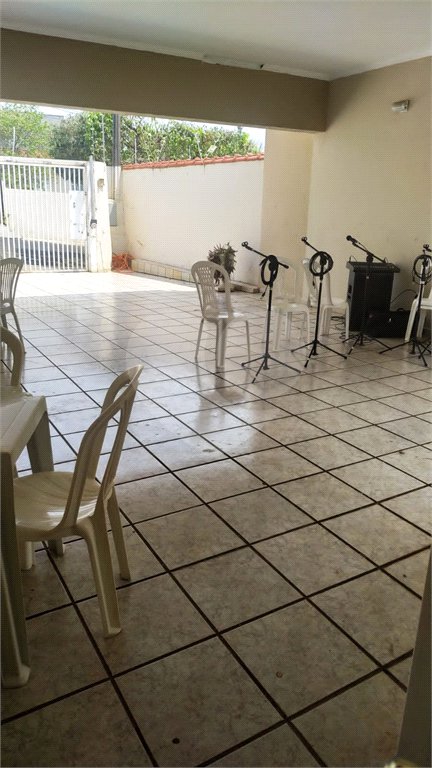 Casa Térrea com 3 dormitórios, sendo 1 suíte.