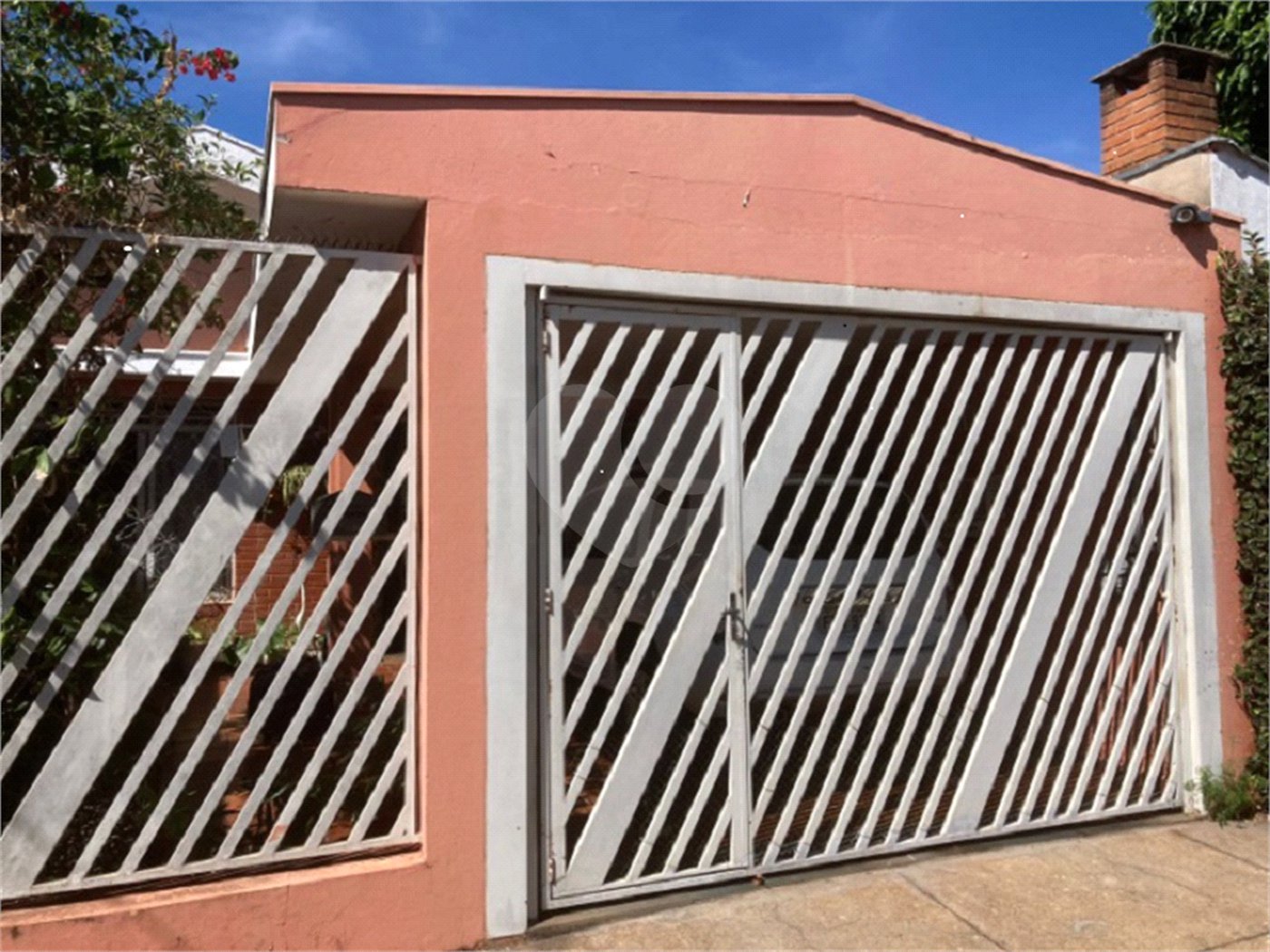 Vende-se excelente casa próxima ao Centro
