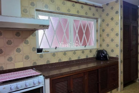 Casa à venda com 4 quartos, sendo 2 suítes, em Vila Petrópolis, Atibaia, SP