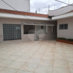 casa térrea na Vila Romana, 07 vagas de garagem, 4 quartos,, sendo 1 suíte amplo quintal.