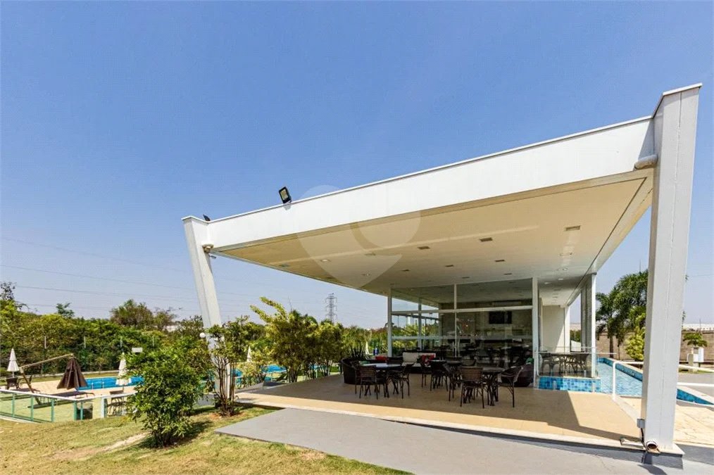 casa térrea, recém construida, 3 dormitórios sendo 1 suíte, 2 vagas de garagem, piscina e espaço gourmet