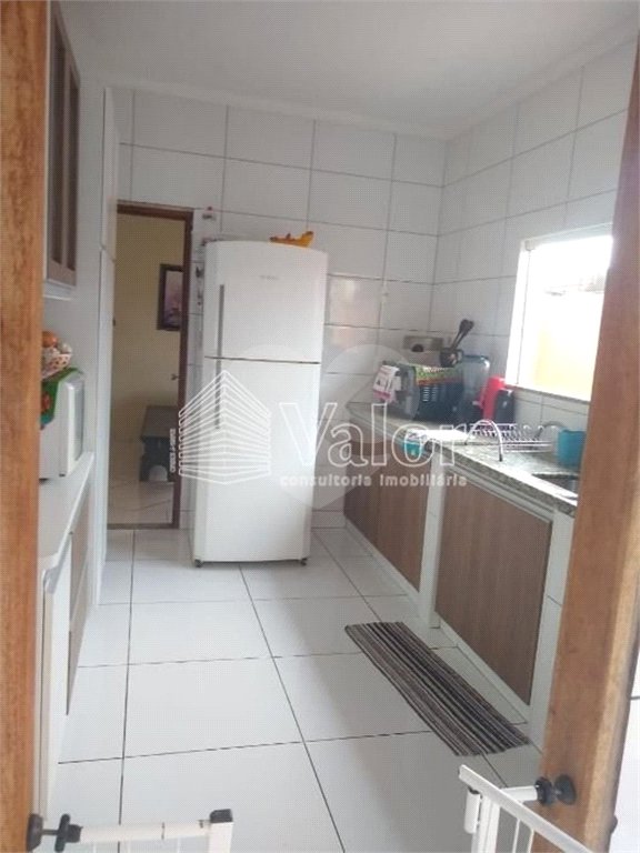 Casa Térrea com 3 dormitórios, sendo 1 suíte.