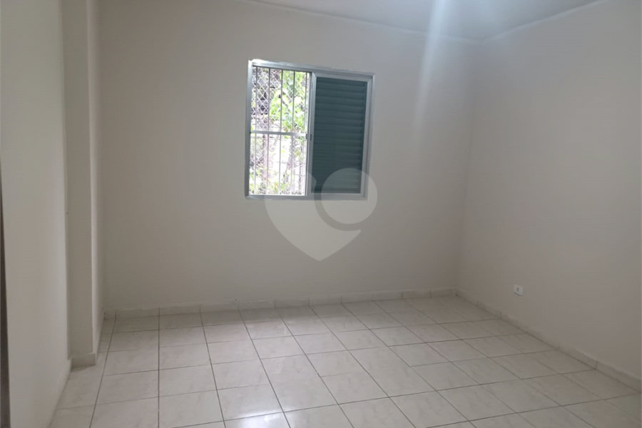 Apartamento super bem localizado, com 01 dormitório e armário embutido