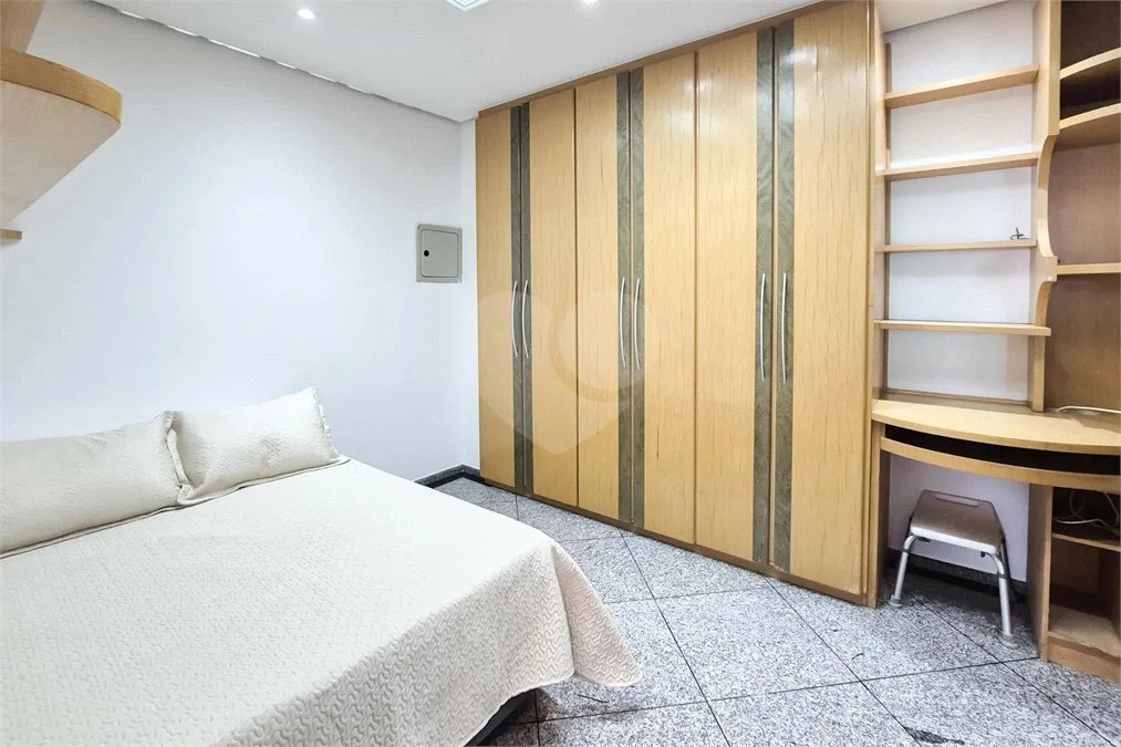 Encante-se com esta sofisticada cobertura no Jardim do Mar! São 4 suítes, piscina privativa, espaço gourmet e 5 vagas. Agende sua visita e surpreenda-se!