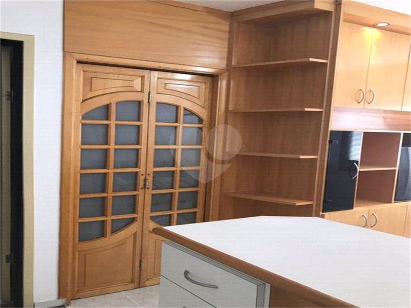 Apartamento mobiliado de 32m2 com 1 dormitório e 1 vaga para locação na Santa Cecília