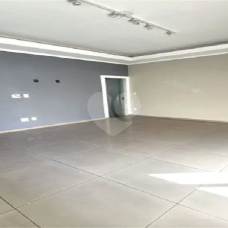 Apartamento à venda no bairro Barra Funda.