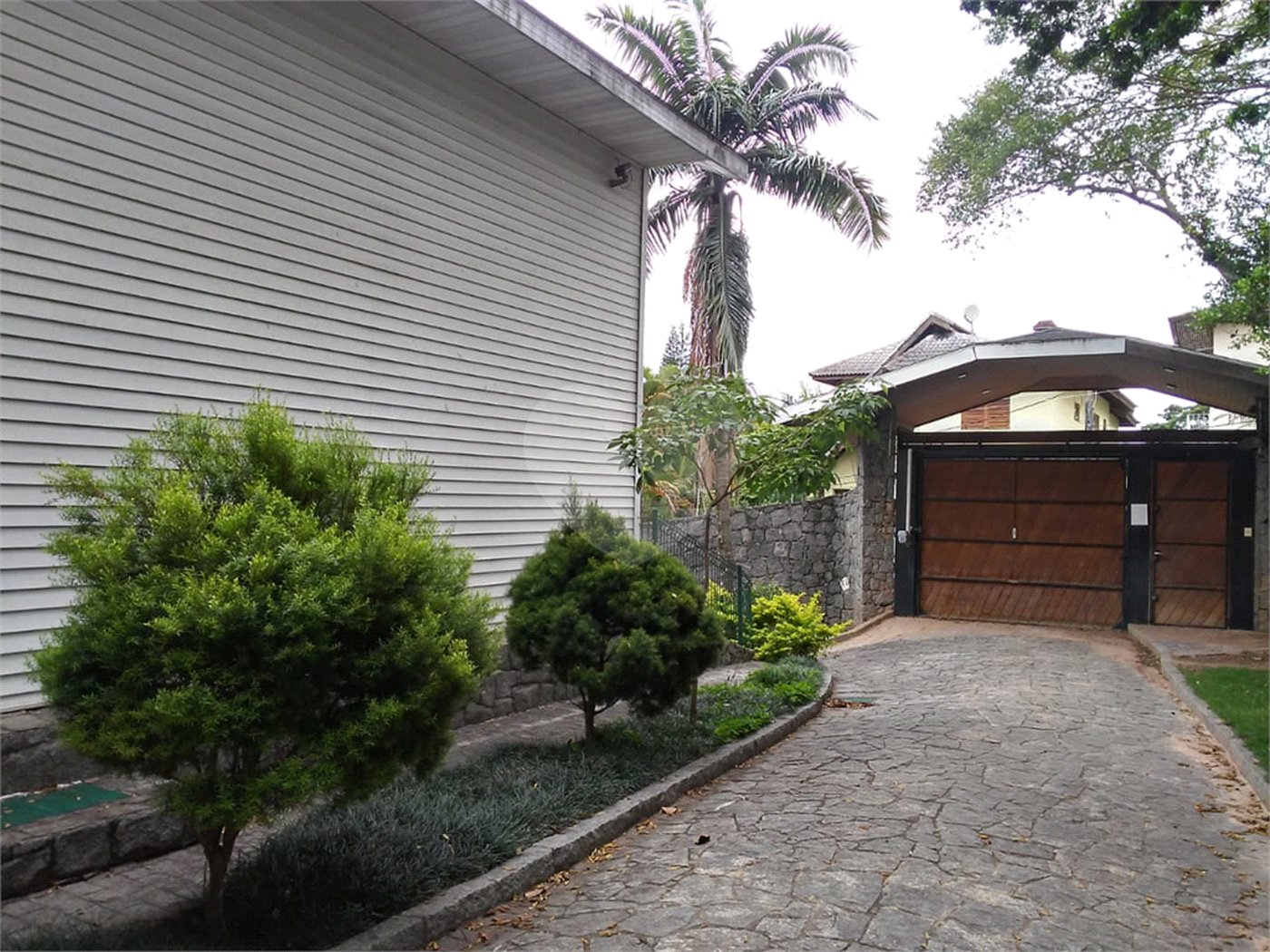 Sobrado à venda com 4 quartos, sendo 1 suíte, em Jardim Floresta, São Paulo, SP