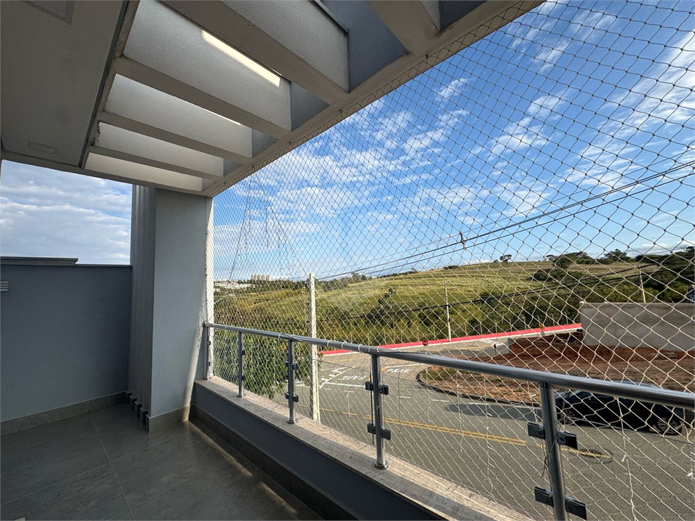 Casa à venda com 4 quartos, sendo 1 suíte,  no condomínio Condomíno Helena Maria, Sorocaba - SP