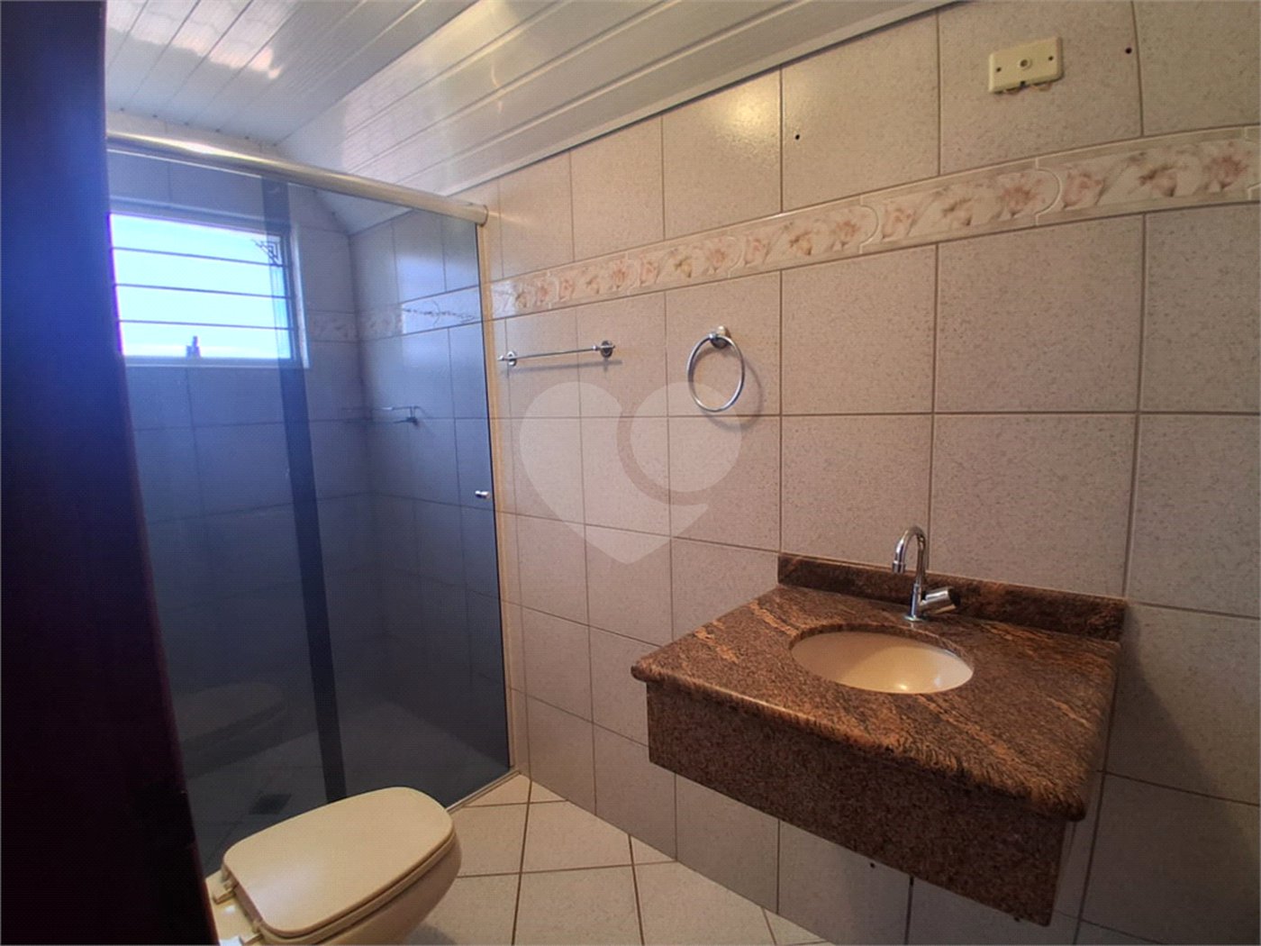 Sobrado à venda ou para alugar com 3 quartos, sendo 2 suítes,  em Parque Atenas do Sul, Itapetininga, SP