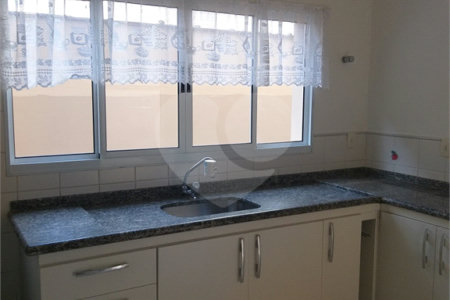 Casa à venda com 3 quartos, sendo 1 suíte, no condomínio Residencial Grape Village, Vinhedo - SP