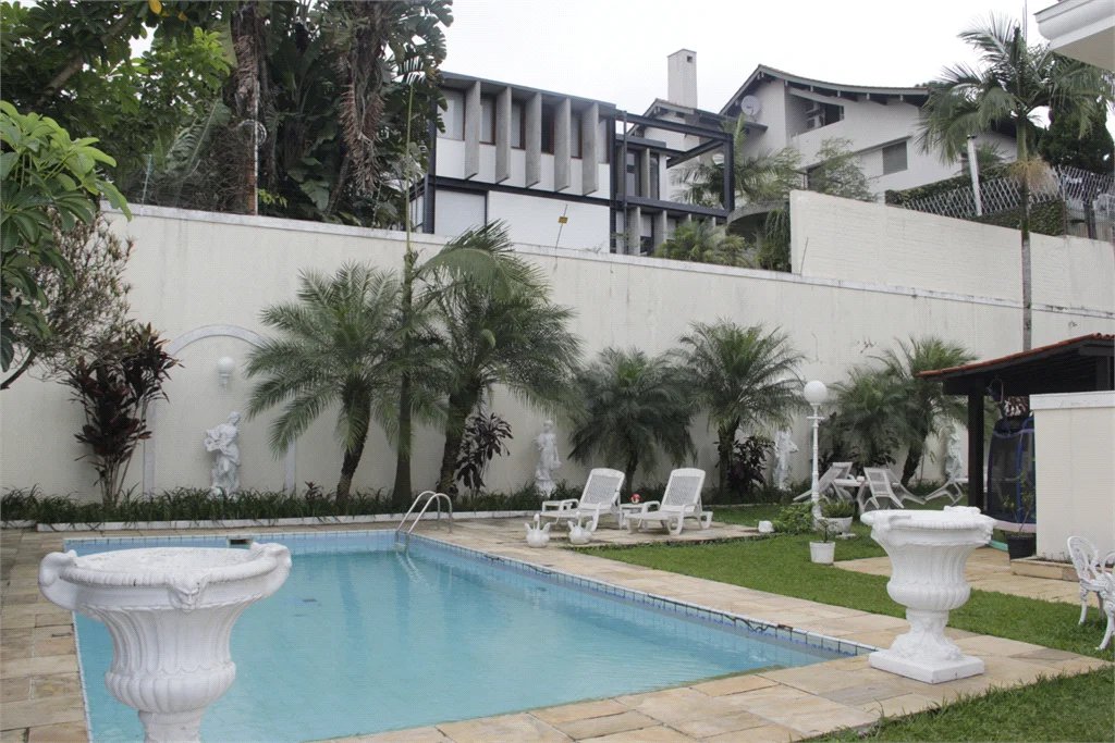 Casa à venda ou para alugar com 5 suítes em Jardim Leonor, São Paulo, SP