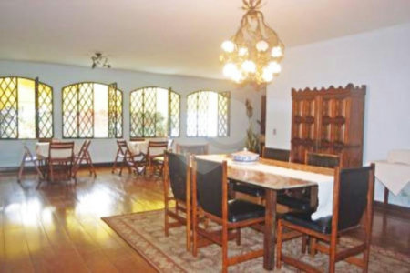 Casa à venda com 5 quartos, sendo 4 suítes, em Alto da Boa Vista, São Paulo, SP