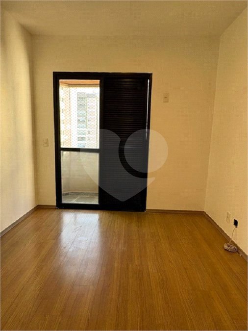 Apartamento à venda com 3 quartos, sendo 2 suítes, em Moema, São Paulo, SP