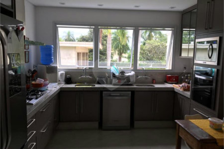 Casa à venda com 5 suítes no condomínio São Paulo, São Paulo - SP