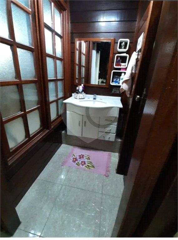 Sobrado à venda com 3 quartos, sendo 1 suíte,  no Centro, Vinhedo, SP