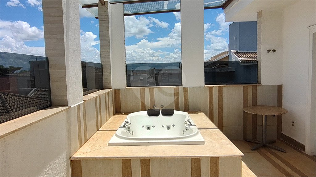 Casa à venda com 3 suítes no condomínio Parque do Varvito, Itu - SP