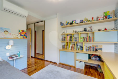 Casa à venda com 4 suítes no condomínio Vila Flora, São Paulo - SP