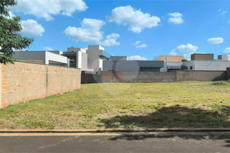 Terreno à venda em Residencial Village Damha III, Araraquara, SP
