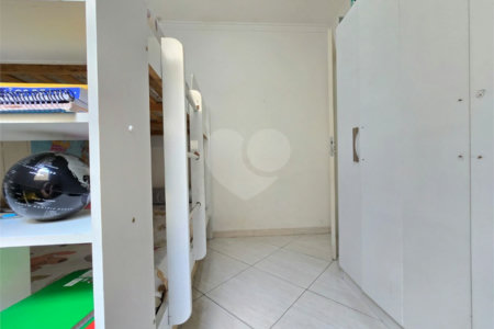Casa à venda com 3 quartos, sendo 1 suíte, no condomínio Rafaela I, São Paulo - SP