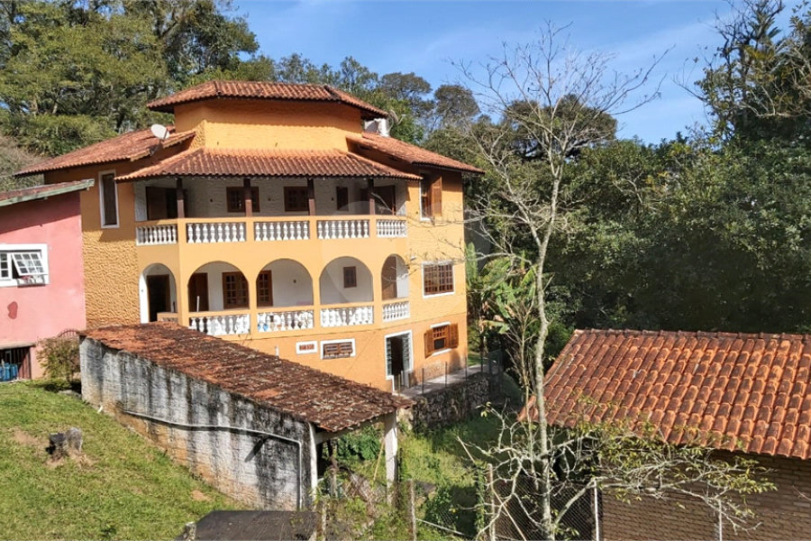 Sobrado à venda com 3 quartos, sendo 2 suítes, em Serra da Cantareira, Mairiporã, SP