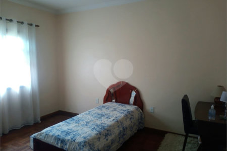 Sobrado à venda com 3 quartos, sendo 1 suíte, no Centro, Biritiba-mirim, SP
