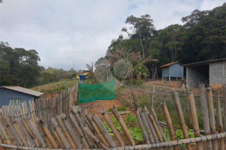 Sítio à venda com 5 quartos, sendo 1 suíte,  em Área Rural de Tapiraí, Tapiraí, SP