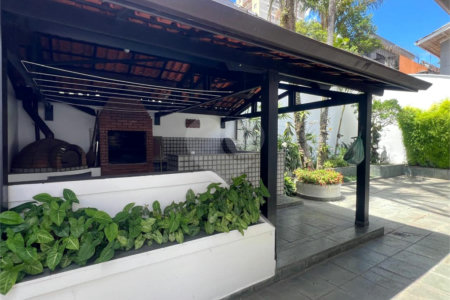 Casa à venda com 5 quartos, sendo 4 suítes, em Parque Maria Helena, São Paulo, SP