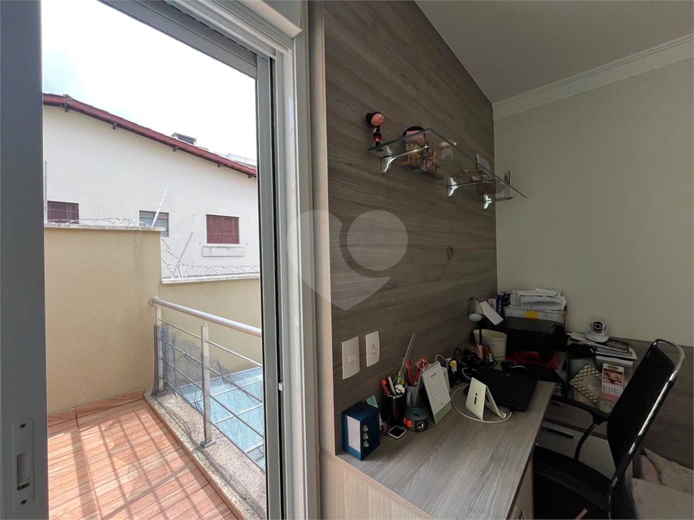 Casa à venda com 4 quartos, sendo 2 suítes, no condomínio Floradas da Serra, São Paulo - SP
