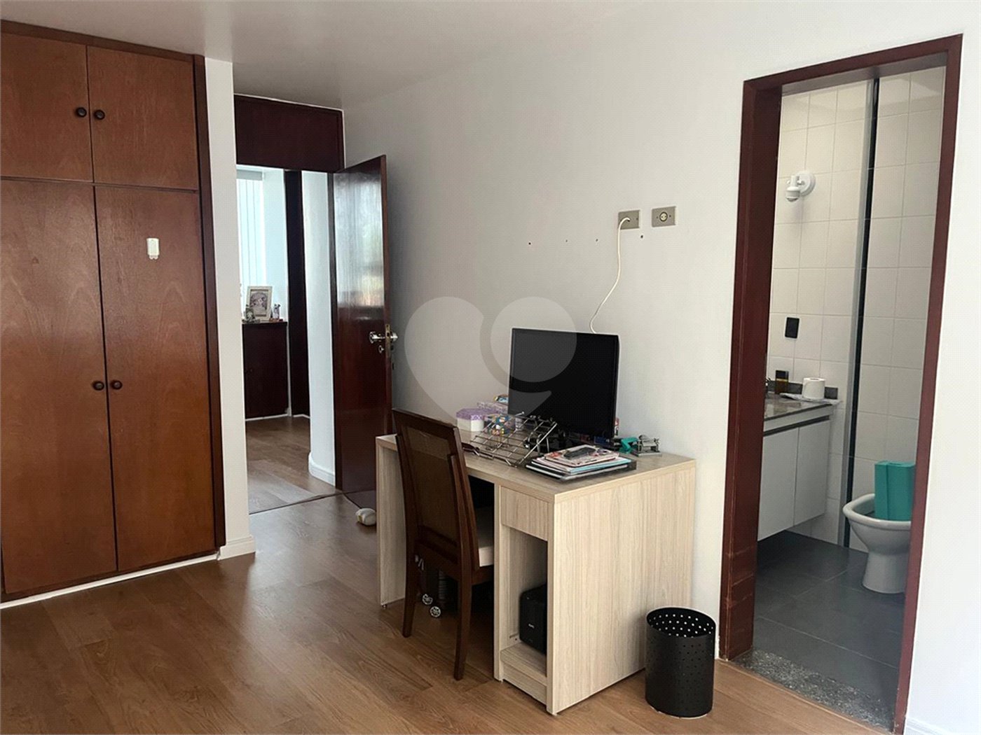 Casa à venda com 4 quartos, sendo 3 suítes, no condomínio Vitoria Regia, São Paulo - SP