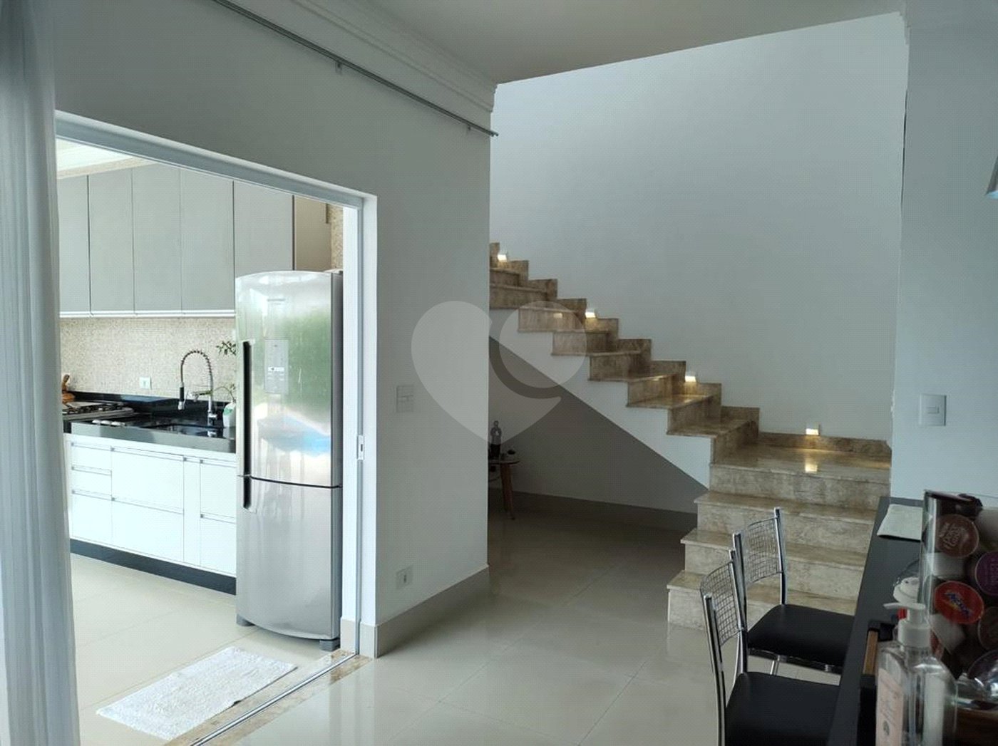 Casa à venda com 4 quartos, sendo 2 suítes, no condomínio Primavera, Salto - SP