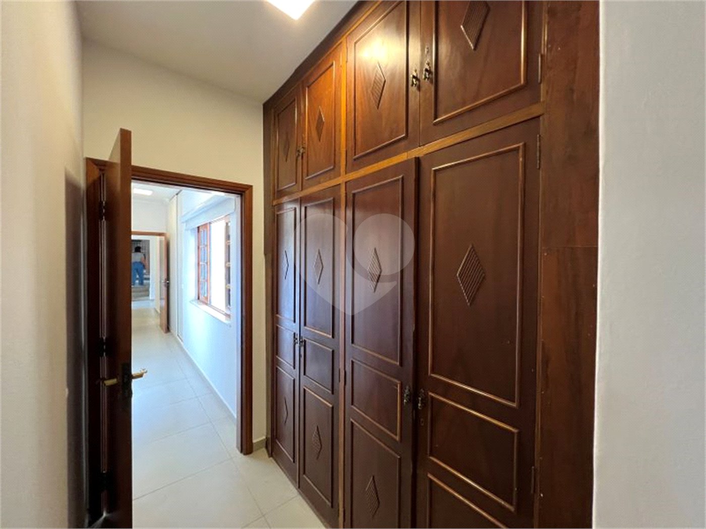Casa à venda ou para alugar com 4 quartos, sendo 3 suítes, no condomínio Estância Marambaia, Vinhedo - SP