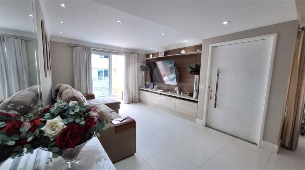 Casa à venda com 5 quartos, sendo 2 suítes,  no condomínio Floradas da Serra, São Paulo - SP
