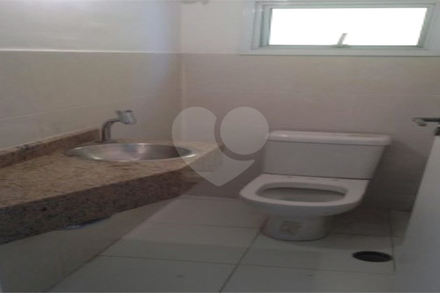 Casa à venda com 3 quartos, sendo 1 suíte, no condomínio Residencial Vegas, São Paulo - SP